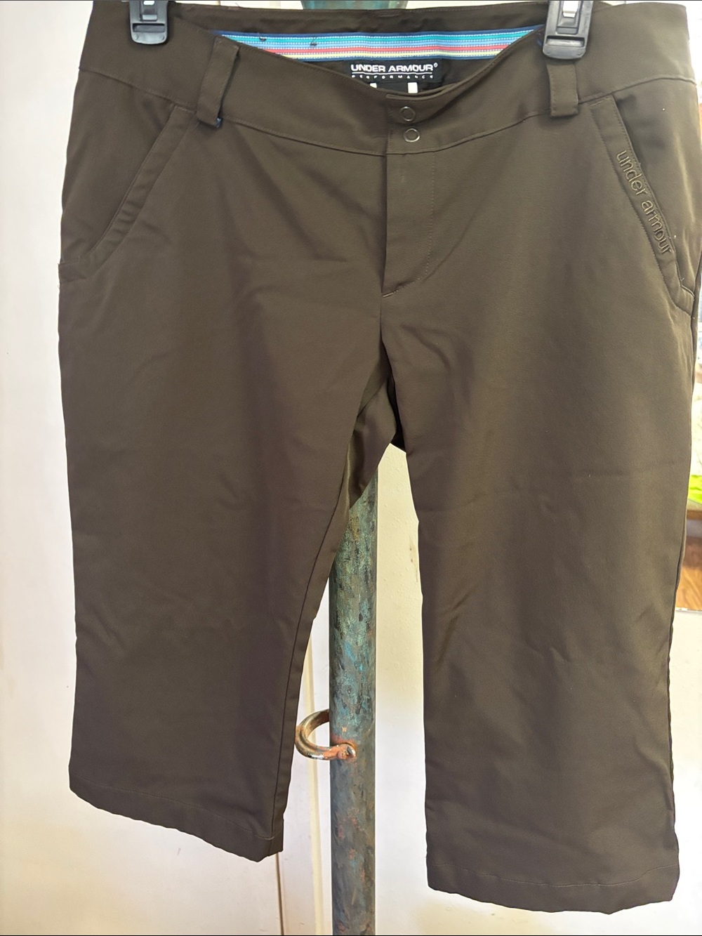 Under Armor ladies brown Cargo Capri Pants sz 10